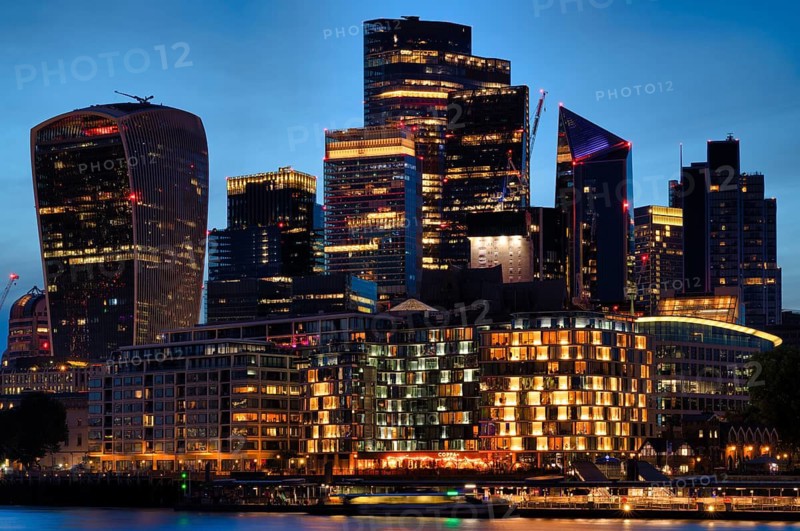 Night view, river themes, skyline behind, financial district, business district, financial district, financial district, high-rise walkie talkie, The City of London, blue hour, London, England, Great Britain, Great Britain