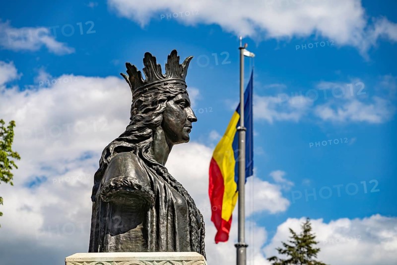 Bust of Doamna Stanca, woman of Mihai Viteazul or Michael the Brave in front of the flag of Romania, Fagaras, Transylvania, Romania