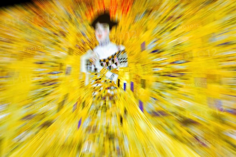 Portrait of Adele Bloch-farmer I, immersive exhibition, digital art, famous paintings, colorful projections on walls, yellow, paintings by Gustav Klimt, dynamic motion blur, art museum, Port des Lumieres, Westfield Überseequartier, Hafencity, Hamburg, Germany