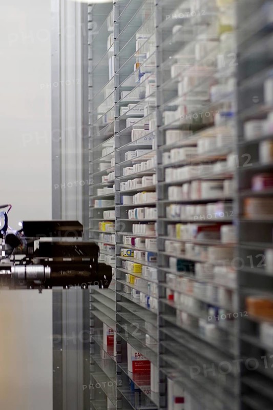 Order picking machine, pharmacy, warehouse, medicines, Germany
