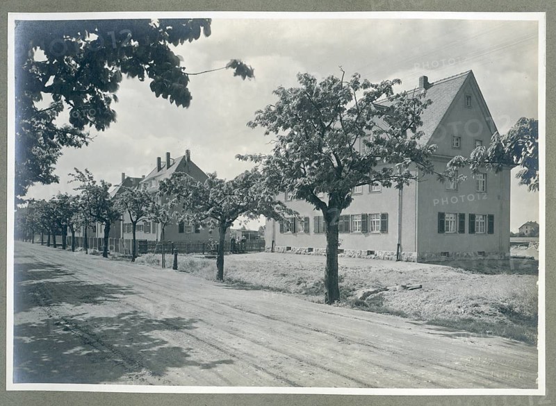 Leipzig, railway settlement, Deutsche Reichsbahn, residential buildings, architecture, houses located on a country road with shutters and trees along the street, around 1935