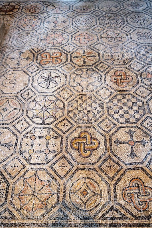Detailed floor mosaic with geometric patterns, Basilica di Santa Maria Assunta, Basilica of Aquileia, UNESCO World Heritage Site, Aquileia, Friuli, Italy