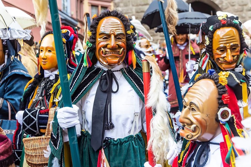 The highlight of the Swabian-Alemannic carnival is the fool's jump in Rottweil. Around 4000 fools jump through the historic Black Gate. The figure of Federahannes, who makes huge jumps, is distinctive. Rottweil, Black Forest, Baden-Württemberg, Germany
