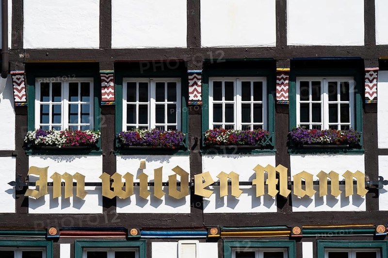 Im Wilden Mann, restaurant, historic half-timbered house, quartering on the façade, detail, Soest, Westphalia, North Rhine-Westphalia, Germany