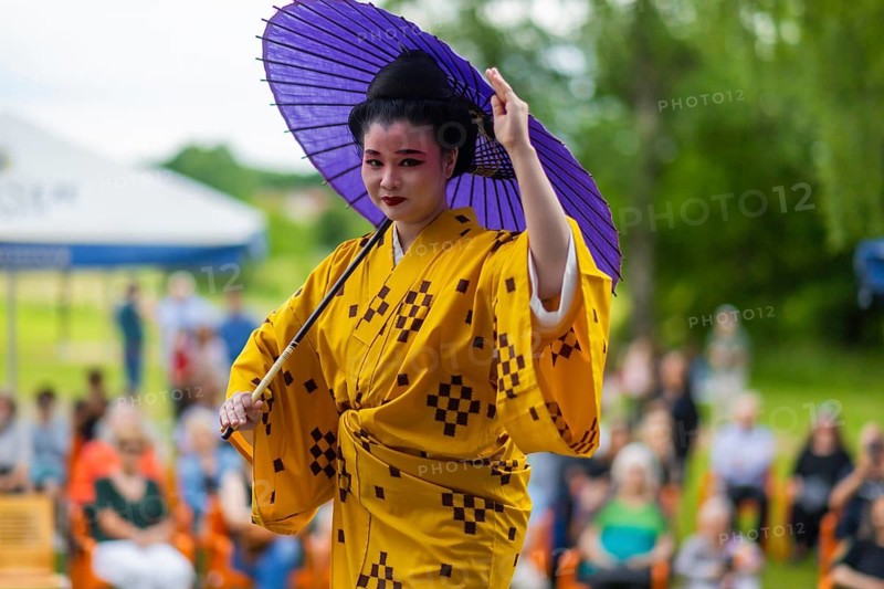 Art summer at the Red House 2026 from June 6 to August 30. Japanese dance performance by the master of traditional Ry-uky-u dance and Uta-Sanshin, Riko Sugama, Dippelsdorf, Saxony, Germany