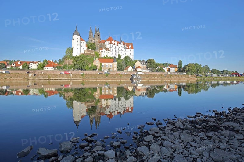 Cityscape with castle hill with Albrechtsburg and cathedral, reflection in the river Elbe at low tide, shore, Meissen, Saxony, Germany