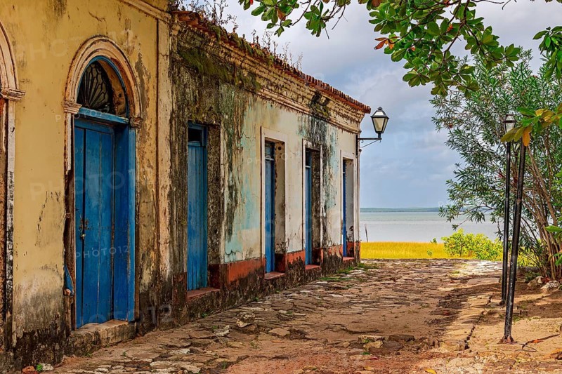 Historic houses weathered by time facing the sea in Alcantara, Maranhao, Alcantara, Maranhao, Brazil