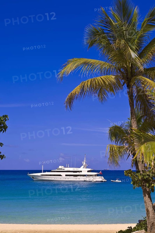 Yacht off Long Beach (Baie Longue), St Martin/Maarten