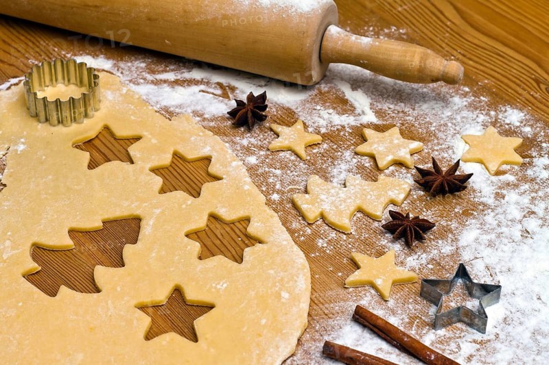 Baking cookies and cookies during Advent. Preparing for Christmas, Christmas bakery, studio recording, Federal Republic of Germany