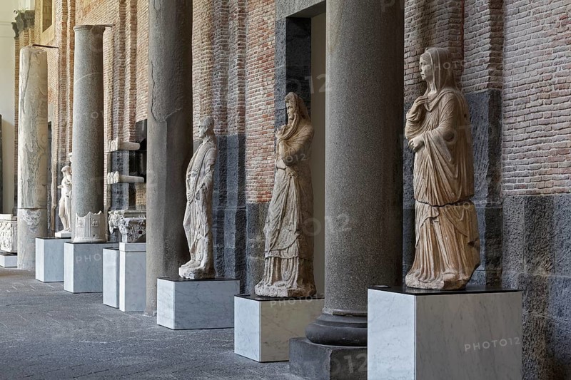 Walking tour with Roman statues, Farnese collection, Naples National Archaeological Museum, Museo Archeologico Nazionale di Napoli, MAN, Naples, Province of Campania, Italy