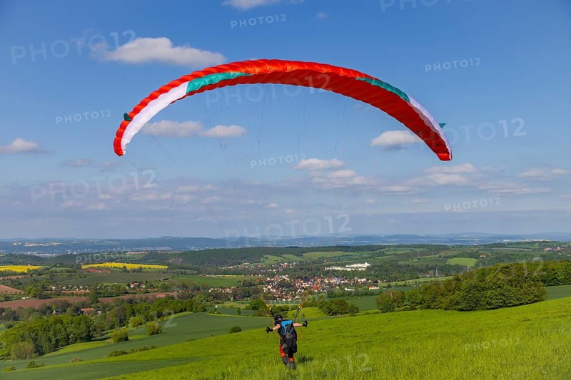 Paragliders at Quohrener Kipse, Kreischa, Saxony, Germany