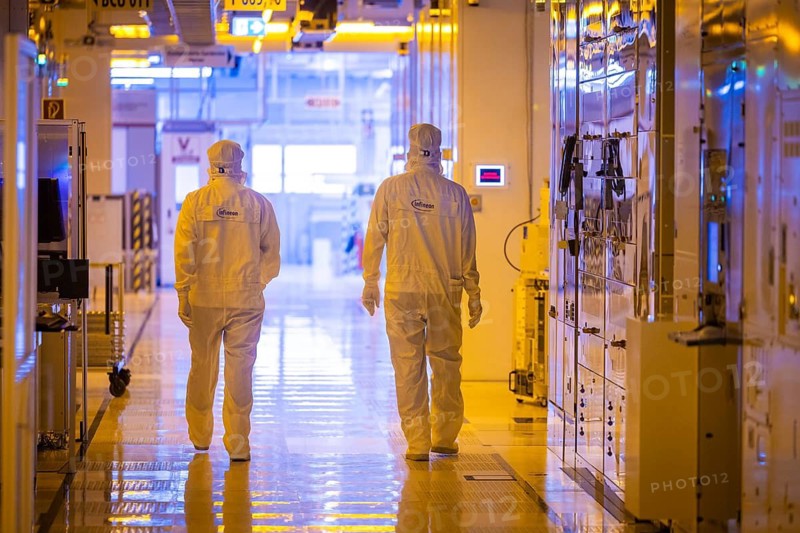 Clean room of Infineon Technologies AG's new Smart Power Fab in Dresden on June 10. The Smart Power Fab will be officially opened on July 2. With an investment volume of five billion euros, the new plant is the largest single investment in Infineon's history and one of the largest investment projects in Germany. 300 mm wafer production at Infineon Technologies AG's Dresden site, Dresden, Saxony, Germany