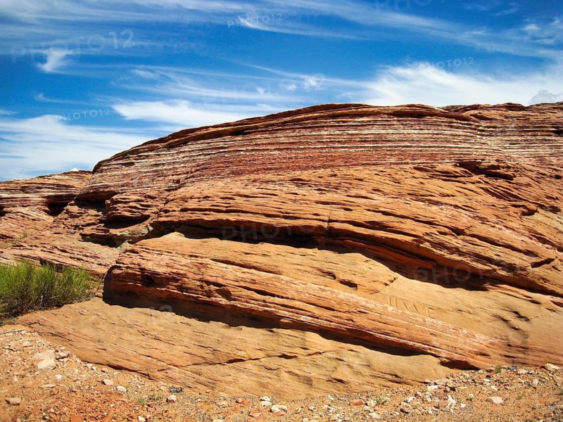 Reddish brown, layered sandstone formation, erosion, typical desert landscape, geology, Page, Arizona, USA