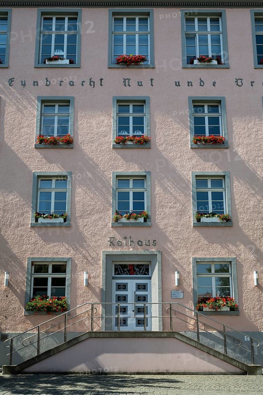 Façade of the town hall, east wing, flower boxes with geraniums in front of the windows, symmetry, Soest, Westphalia, North Rhine-Westphalia, Germany