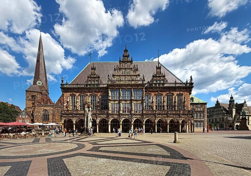 Market Square with the Unser Lieben Frauen Church and the Bremen Roland with the Town Hall, UNESCO World Heritage Site, Hanseatic City of Bremen, Germany