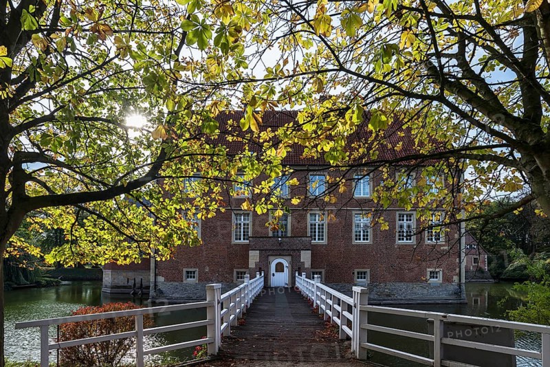 Moated castle Haus Hülshoff with footbridge over the moat, birthplace of poet Annette von Droste-Hülshoff, Havixbeck near Münster, North Rhine-Westphalia, Germany