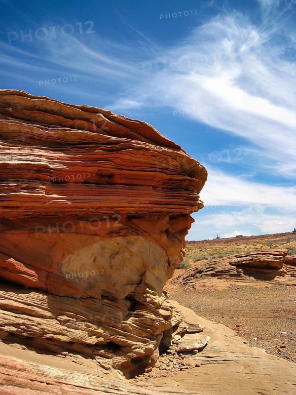 Reddish brown, layered sandstone formation, erosion, typical desert landscape, geology, Page, Arizona, USA
