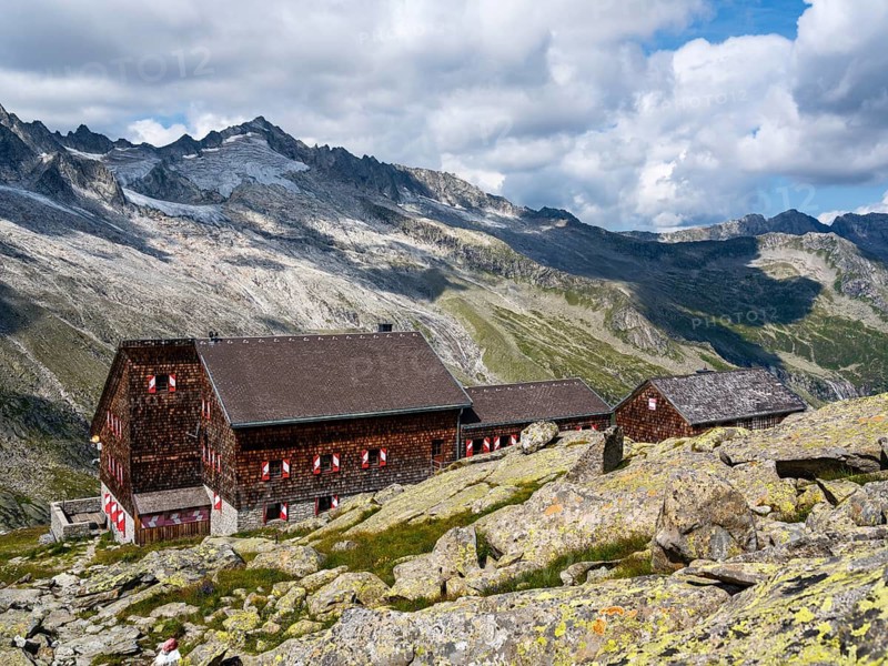 Kürsinger Hütte, behind Schlieferspitze, Venice Group, Hohe Tauern National Park, Province of Salzburg, Austria