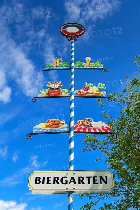 May pole und beer garden in Bayern, Bavaria, Federal Republic of Germany