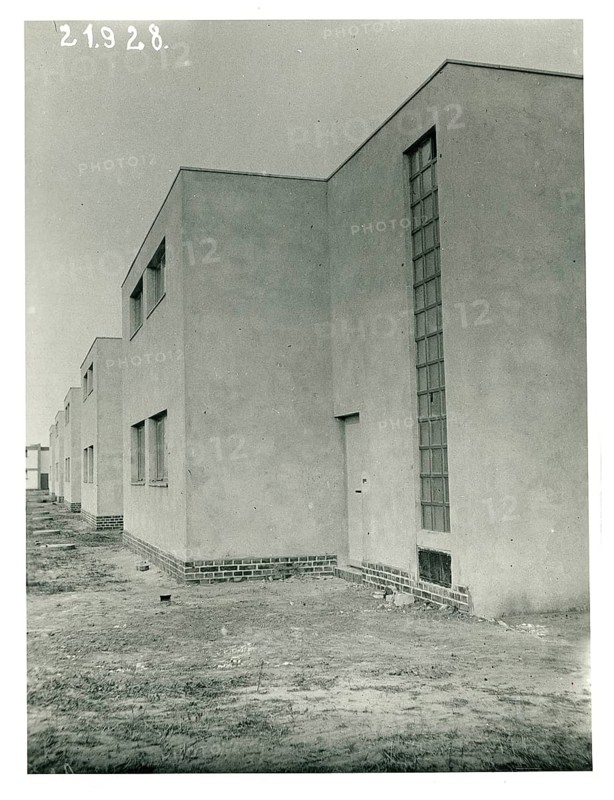 Bauhaus Estate, Dessau Törten, Masters' Houses, Architecture, Walter Gropius, New Building, series of modern residential buildings in minimalist style with simple geometric shapes, 1928