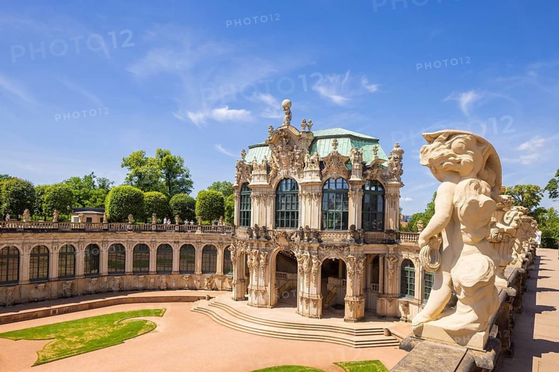 Freshly renovated and modernized — this is how Dresden's Zwingerhof has been presenting itself since 14.9.25. After a construction period of just over four and a half years, it is now open to the public again. Wall Pavilion with Hercules, Dresden, Saxony, Germany