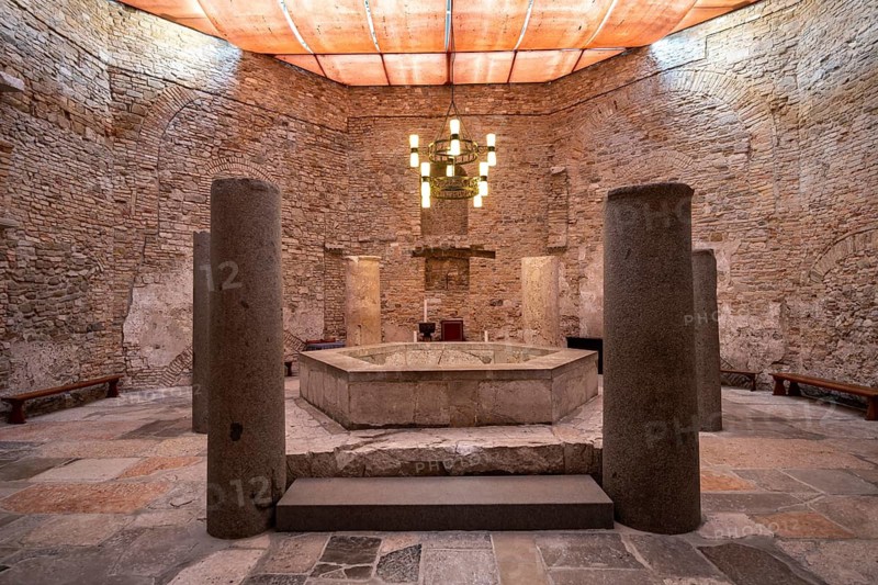 Baptistery and baptismal font, Basilica di Santa Maria Assunta, UNESCO World Heritage Site, Aquileia, Friuli, Italy