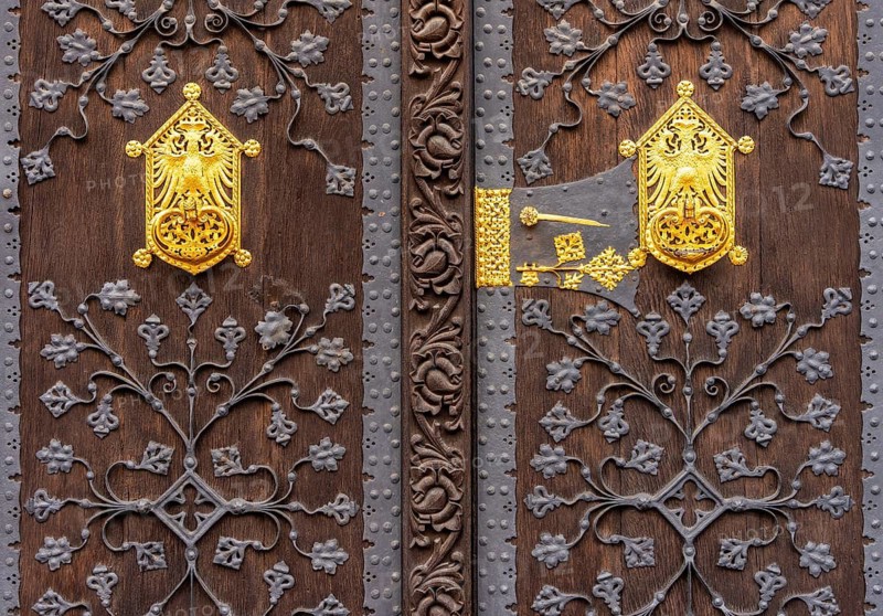 Detailed photo, gilded ornaments at the gates to the entrance of the Old Town Hall in Frankfurt am Main, Hesse, Germany