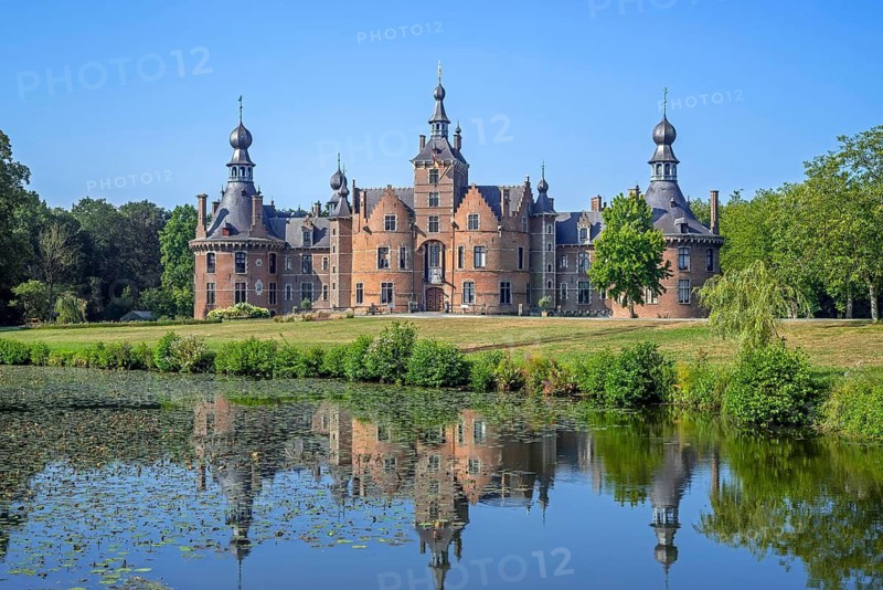 Ooidonk Castle, Kasteel van Ooidonk, 16th century Flemish Renaissance moated castle at Sint-Maria-Leerne in summer, Deinze, East Flanders, Belgium