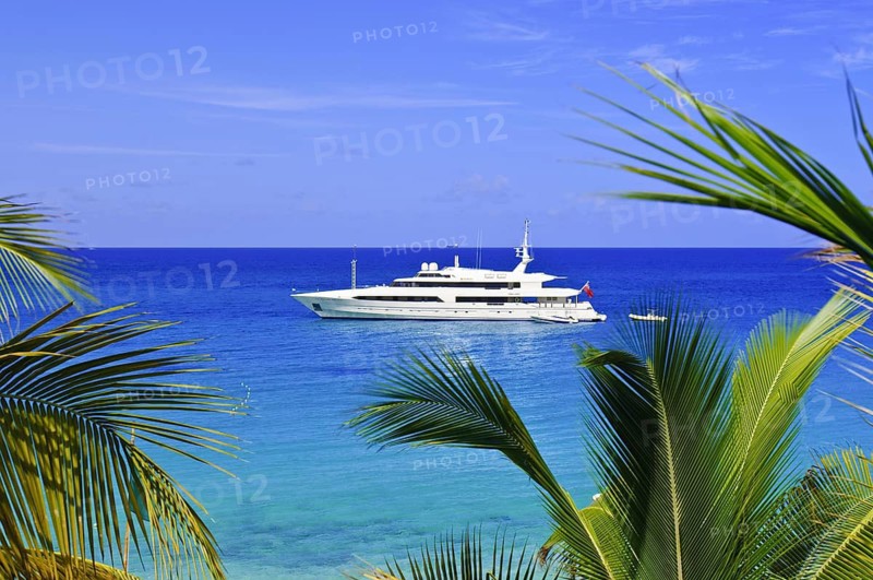 Yacht off Long Beach (Baie Longue), St Martin/Maarten