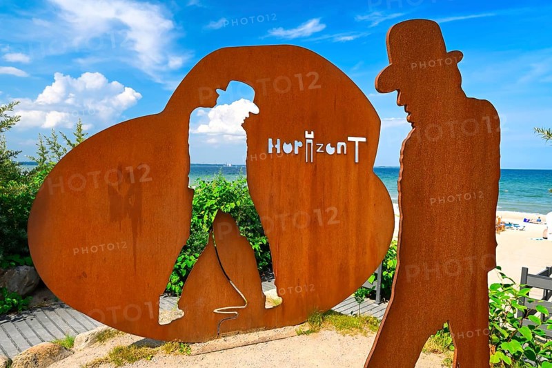 Memorial to the singer Udo Lindenberg by Dieter Portugall in Timmendorfer Strand, Schleswig-Holstein, Germany +++ editorial use only