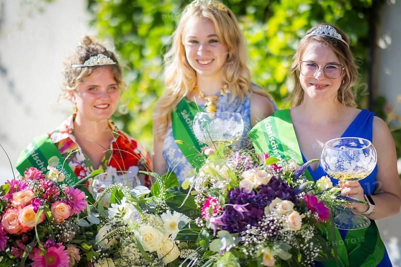The new Saxon Wine Highnesses for 2026 and 2027. Luise Puhlmann is the new Saxon Wine Queen, together with wine princesses Josephine Sander and Jessica Löffner, they are considered important ambassadors for viticulture, tourism and the region. They represent Saxony at wine festivals, trade fairs, tourist events and political receptions. For winemakers, they help winemakers with marketing, provide expertise and attract attention to the services provided by companies. At the same time, they strengthen tourism by making the Saxon Wine Route, cultural offerings and regional hospitality visible — locally and online, Meissen, Saxony, Germany