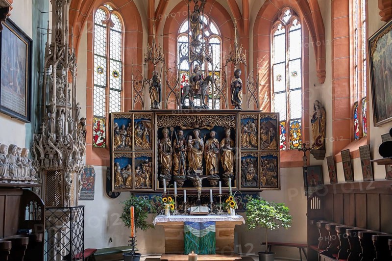 Winged altar from 1498, St. Andrew's church, a Gothic hall church, mentioned as early as 1390, Dorfplatz 8, Kalchreuth, Mittelfanken, Bavaria, Germany