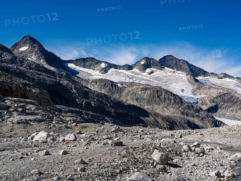 Glaciated mountains, in front moraine debris, left Großer Geiger, right Kleiner Maurerkeeskopf, Venice Group, Hohe Tauern National Park, province of Salzburg, Austria