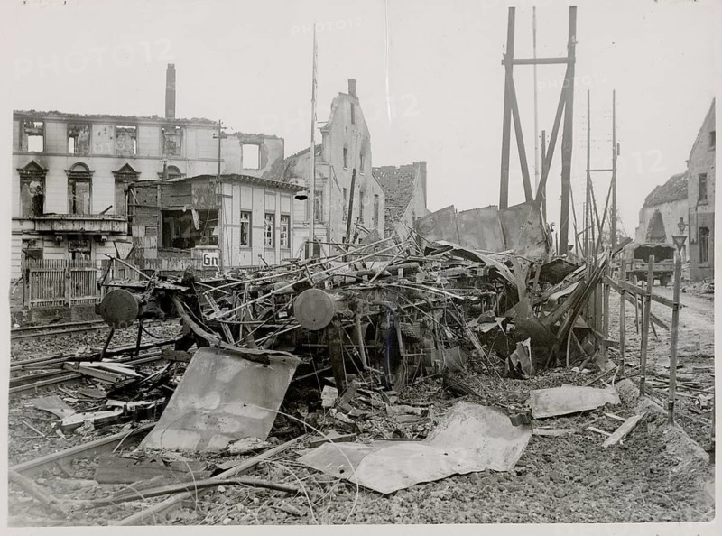 Geilenkirchen, North Rhine-Westphalia, railway facilities, station, destroyed, ruins, World War II, National Socialism, A destroyed tram in the midst of rubble and ruins, 24.11.1944