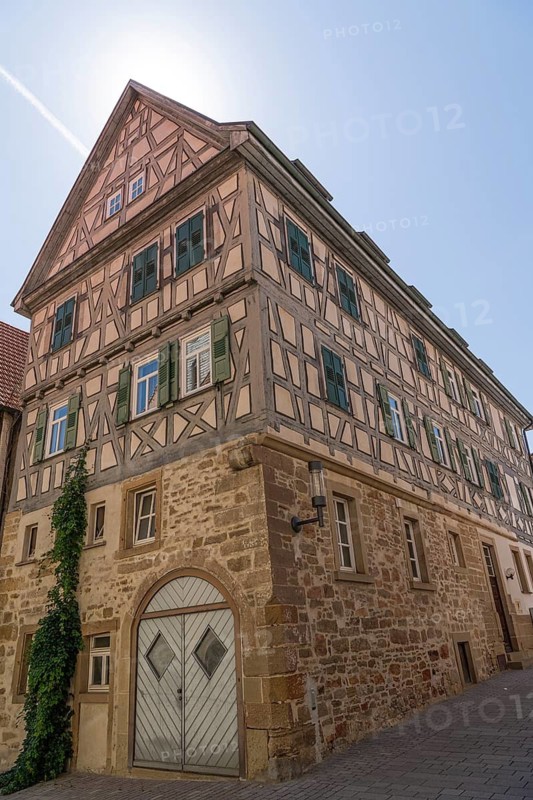 Reconstruction house from 1694 after the city fire of 1693, half-timbered house in the historic old town of the Schiller town of Marbach am Neckar, historic building, baroque exposed framework, timber framework, half-timbered façade, historic house, residential building, town history, building history, 17th century, early modern period, fire disaster, architecture, typical regional construction, extension, Baden-Württemberg, Germany