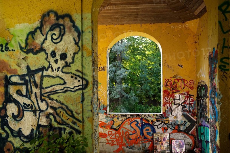 Fenster zur Isar, graffiti, vandalism, Muffathalle, Muffatwerk, Englischer Garten, Munich, Bavaria, Germany