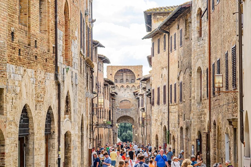Old Town with stone arches and historic buildings of San Gimignano, Tuscany, UNESCO World Heritage, Italy, Europe, Europe