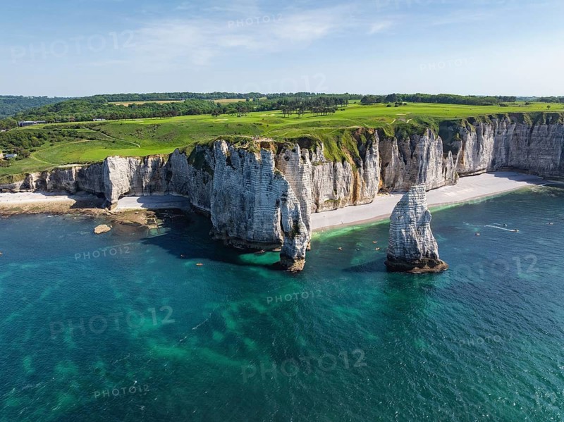 Aerial view of the Porte d'Aval rock formation, a tourist attraction on the chalk coast with the distinctive rock gate, the free-standing rock pin Aiguille d'Étretat, founded in 1908, Etretat, Alabaster Coast, La Côte d'Albâtre, chalk cliffs, English Channel, Seine-Maritime, Normandy, France