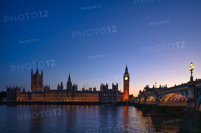 Night view, Thames, Westminster Bridge, Houses of Parliament, Elizabeth Tower, Tower with Bell Big Ben, Victoria Tower, Palace of Westminster, Westminster Palace, illuminated, Westminster, London, blue hour, England, Great Britain, Great Britain