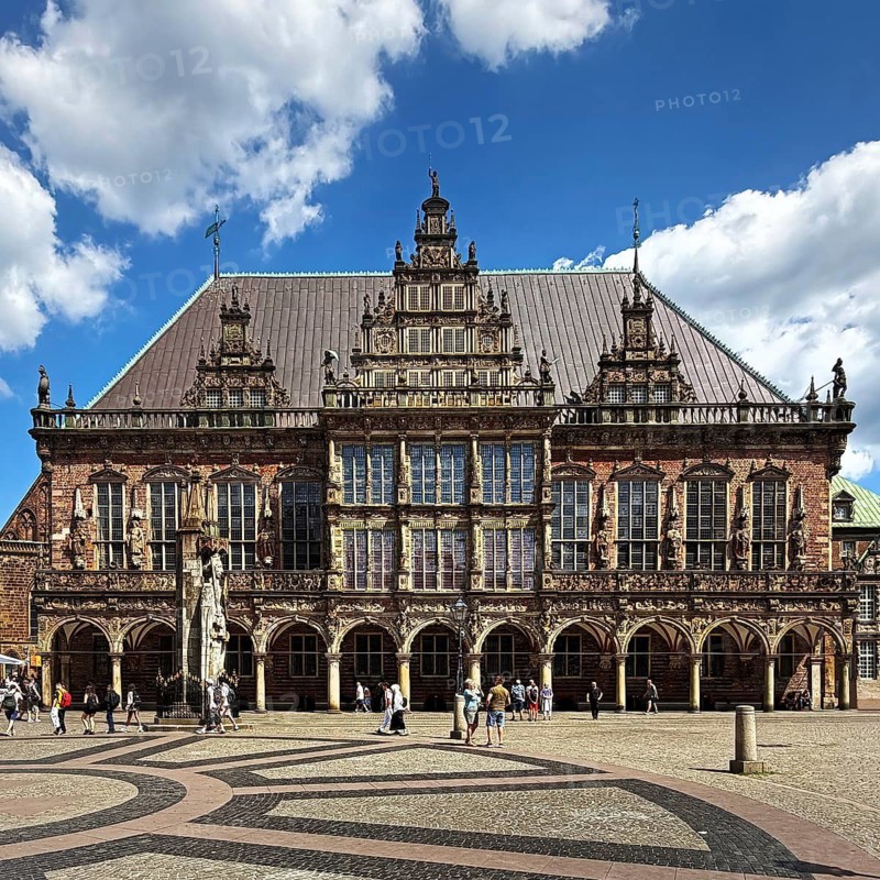 Roland with Bremen Town Hall, an important brick Gothic and Weser Renaissance building, UNESCO World Heritage Site, Hanseatic City of Bremen, Germany