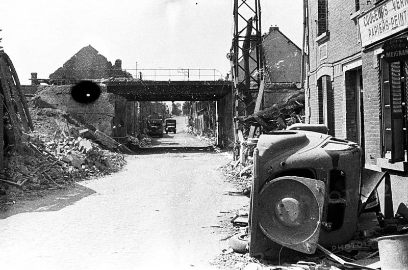Historische Luftaufnahme Zerstörte Landschaften und Städte beim Frankreich Feldzug der deutschen Wehrmacht 1940