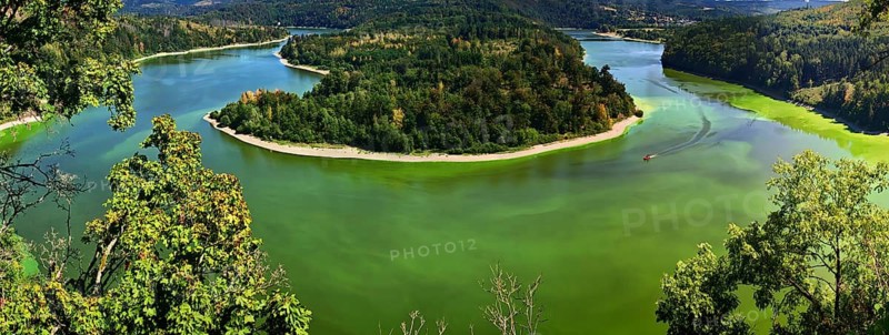 Panoramic view from the Heinrichstein rock massif Lookout point, of an island covered by forests in a curved river, Bleiloch dam, Saale loop, Thuringian Highlands Obere Saale nature park Park, Thuringian Sea, Thuringia