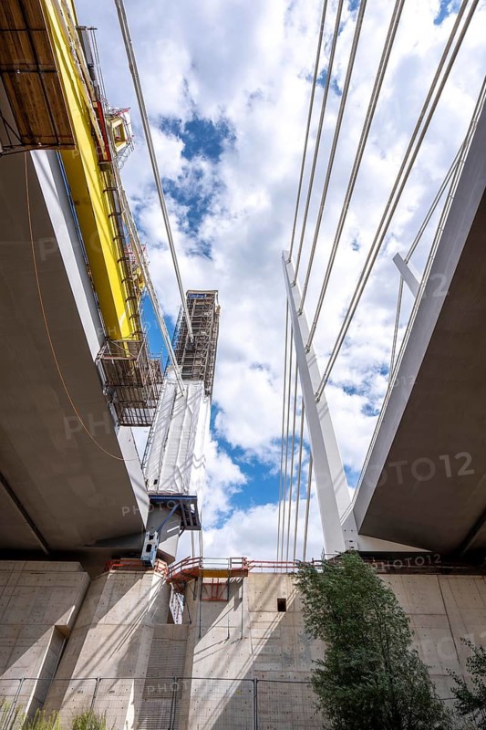 New construction of the second part of the Neuenkamp motorway bridge of the A40, across the Rhine near Duisburg, parallel to the existing first bridge, North Rhine-Westphalia, Germany