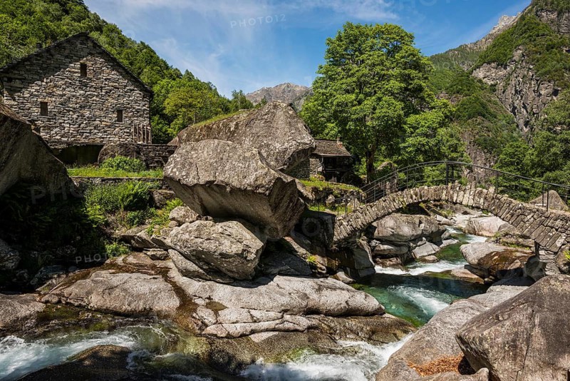 Traditional old stone houses and old stone arch bridge, Splueia Bella, near Foroglio, Val Calnègia, Maggia Valley, Valle Maggia, Canton of Tessin, Switzerland