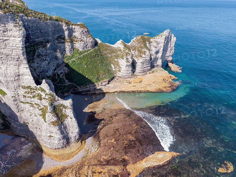 Aerial view of the Falaise d'Amont rock formation with the Porte d'Amont rock gate at low tide, Étretat, Alabaster Coast, La Côte d'Albâtre, chalk cliffs, English Channel, Seine-Maritime, Normandy, France