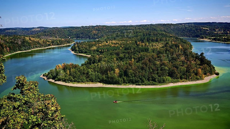 View from Heinrichstein rock massif viewpoint, of an island covered by forests in a curved river, Bleiloch dam, Saale loop, Thuringian Highlands Obere Saale nature park Park, Thuringian Sea, Thuringia