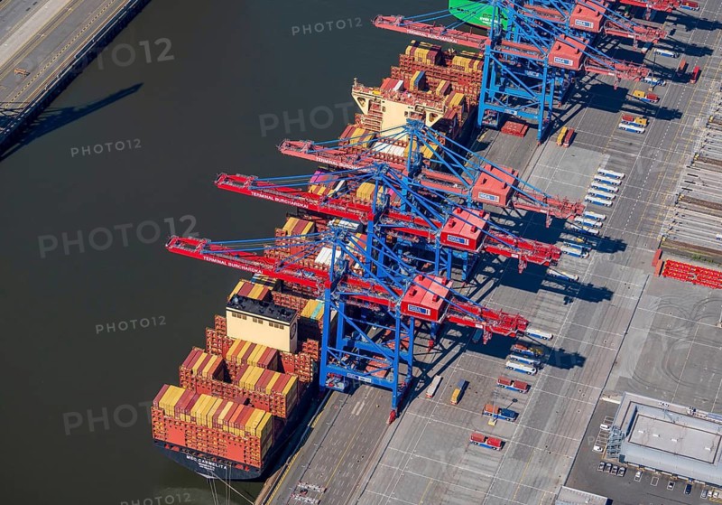 Container terminal, container freighter, container cargo ship, container cargo ships, container port containers, container ship, container ships, German, German, Germany Europe, European, Europe, export, cargo ship, cargo ships, German, ports, port, port, port towns, port city, Hamburg Hamburg port, cranes, crane, logistics, metropolis, northern German, northern Germany, ship, economy, Elbe, Aerial view, Burchardkai, MCS