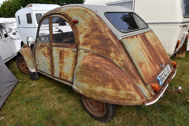 A rusty Citroën 2CV with patina parks on a campsite, vintage Citroën 2CV6 at a duck meeting in Kropp, Schleswig-Holstein, Germany