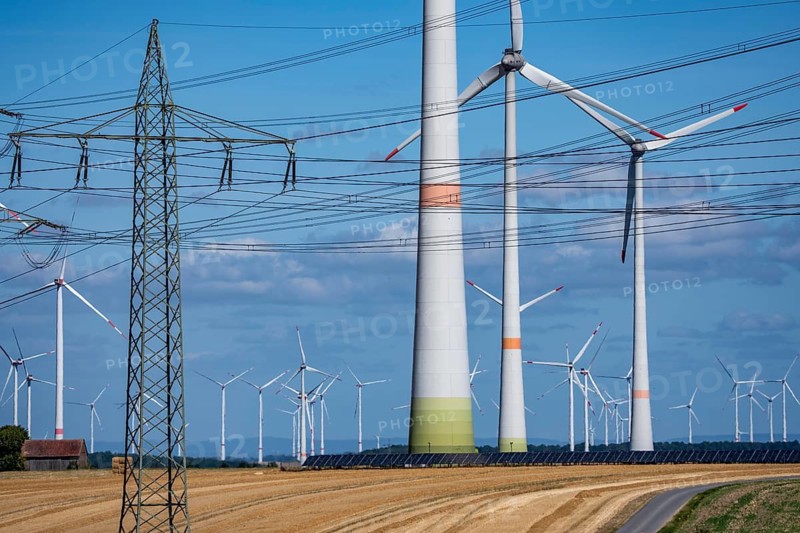 Wind farm near Marsberg-Meerhof, high-voltage lines, dry landscape, harvested grain fields, North Rhine-Westphalia, Germany