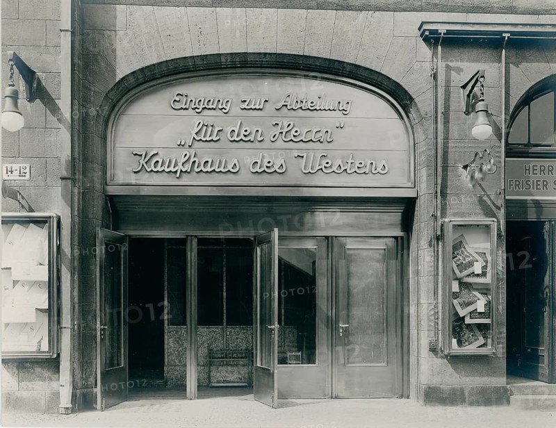 Berlin, Schöneberg, KaDeWe department store, side entrance, Ansbacher Straße 12-14, department for men, fashion, Schwabe CO., 1928